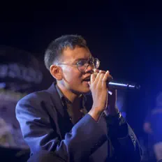 Listen to Pao Pawarut, watch music videos, read bio, see tour dates & more!