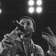 Ascolta Dawg, guarda video musicali, leggi la biografia, vedi le date del tour & altro!