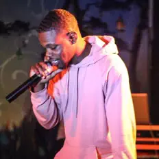 收听 Dgreen、观看音乐视频、阅读小传、查看巡演日期等 ！