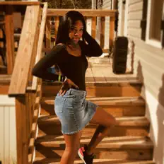 Poslechněte si interpreta YmcNuchii, sledujte hudební videa, přečtěte si životopis, podívejte se na data turné a další informace.