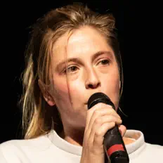 Ακούστε περιεχόμενο από La Truque, παρακολουθήστε μουσικά βίντεο, διαβάστε το βιογραφικό, δείτε ημερομηνίες περιοδείας, και πολλά ακόμη!