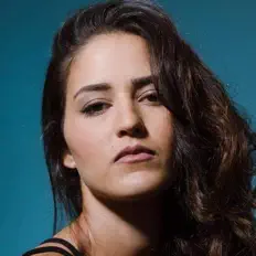 Elia을(를) 듣고, 뮤직 비디오를 보고, 약력을 읽고, 투어 일정 등을 확인하세요!