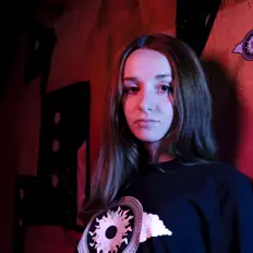 Ακούστε περιεχόμενο από LiVl, παρακολουθήστε μουσικά βίντεο, διαβάστε το βιογραφικό, δείτε ημερομηνίες περιοδείας, και πολλά ακόμη!