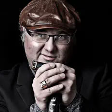 Ouve Chris Kramer, vê vídeos de música, lê a biografia, vê as datas da digressão e muito mais!