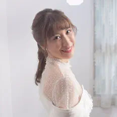 聆聽 Jan Chan、觀看音樂影片、閱讀小傳、查看巡演日期等！