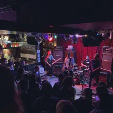 Escucha a Seasonal, mira vídeos musicales, lee la biografía, consulta fechas de giras y mucho más.