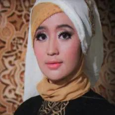聆聽 Dian Kusuma、觀看音樂影片、閱讀小傳、查看巡演日期等！