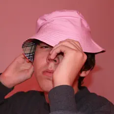 Poslechněte si interpreta Ned Thomas, sledujte hudební videa, přečtěte si životopis, podívejte se na data turné a další informace.