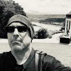 Écoutez RavenSkül, regardez des vidéoclips, lisez la biographie, consultez les dates de tournée et plus encore !