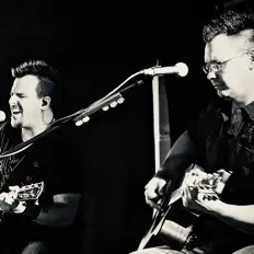 Escucha a J & R Underground, mira videos musicales, lee su biografía, consulta las fechas de las gira y más.