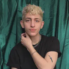 Écoutez Tranzzboi, regardez des vidéoclips, lisez la biographie, consultez les dates de tournée et plus encore !