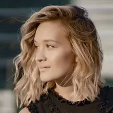 NIKAを聴いたり、ミュージックビデオを鑑賞したり、経歴やツアー日程などを確認したりしましょう！