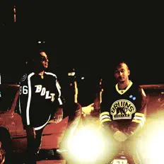 KiraKhiを聴いたり、ミュージックビデオを鑑賞したり、経歴やツアー日程などを確認したりしましょう！