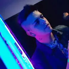 Hör dir Tian el Autentico an, schau dir Musikvideos an, lies die Biografie, finde Tourdaten und mehr!