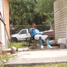 收听 Flex Larson、观看音乐视频、阅读小传、查看巡演日期等 ！