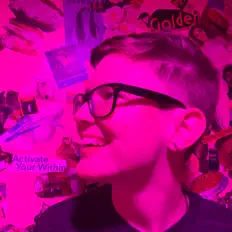 Mxed Mediaを聴いたり、ミュージックビデオを鑑賞したり、経歴やツアー日程などを確認したりしましょう！