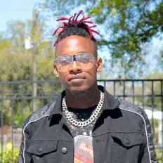 Hör dir NoBull Ish an, schau dir Musikvideos an, lies die Biografie, finde Tourdaten und mehr!