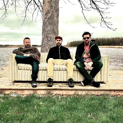 Listen to O Linea, watch music videos, read bio, see tour dates & more!