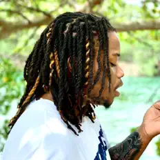 Kxng Jaymiを聴いたり、ミュージックビデオを鑑賞したり、経歴やツアー日程などを確認したりしましょう！