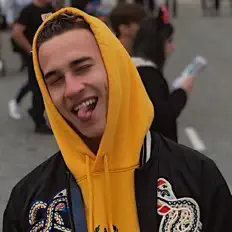 收听 Honey、观看音乐视频、阅读小传、查看巡演日期等 ！