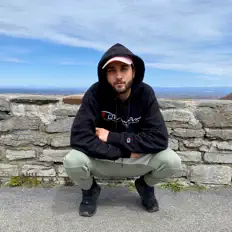 Dengarkan Benz, tonton video musik, baca bio, lihat tanggal tur & lainnya!