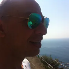 聆聽 Sergio Massimiliano Varvazzo、觀看音樂影片、閱讀小傳、查看巡演日期等！