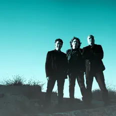 Dengarkan The Foxholes, tonton video musik, baca bio, lihat tanggal tur & lainnya!