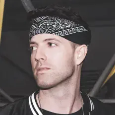 收听 PAZ、观看音乐视频、阅读小传、查看巡演日期等 ！