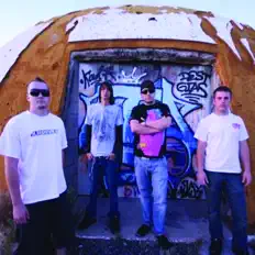 Écoutez The Distress Signal, regardez des vidéoclips, lisez la biographie, consultez les dates de tournée et plus encore !