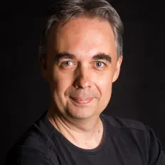 Fencer सुनें, म्यूज़िक वीडियो देखें, बायो पढ़ें, दौरे की तारीखें और बहुत कुछ देखें!