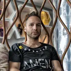 Ascolta Paul Jockey, guarda video musicali, leggi la biografia, vedi le date del tour & altro!
