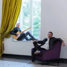 Posłuchaj wykonawcy One Million Roses, obejrzyj teledyski, przeczytaj biografię, zobacz daty tras koncertowych i nie tylko!