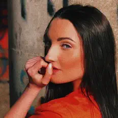 Luister naar CICI-ROSE, bekijk muziekvideo's, lees de bio, bekijk de tourdata, en meer!