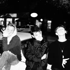 Écoutez Scandalboys, regardez des vidéoclips, lisez la biographie, consultez les dates de tournée et plus encore !