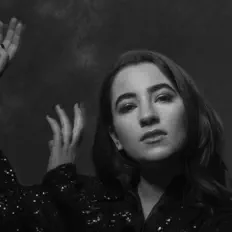 Escucha a DELANILA, mira vídeos musicales, lee la biografía, consulta fechas de giras y mucho más.