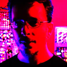 Luister naar Rheyne, bekijk muziekvideo's, lees de bio, bekijk de tourdata, en meer!