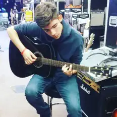 Cesar Livioを聴いたり、ミュージックビデオを鑑賞したり、経歴やツアー日程などを確認したりしましょう！