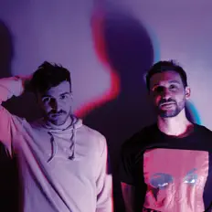 收听 thanks.、观看音乐视频、阅读小传、查看巡演日期等 ！