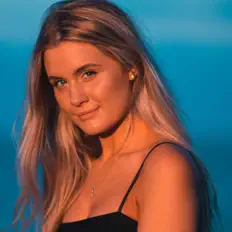 Hör dir Anna Harrison an, schau dir Musikvideos an, lies die Biografie, finde Tourdaten und mehr!