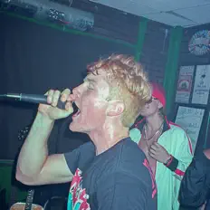 收听 Red Scoota、观看音乐视频、阅读小传、查看巡演日期等 ！