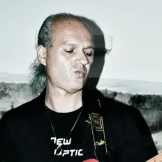 Poslechněte si interpreta Alex Rosselli, sledujte hudební videa, přečtěte si životopis, podívejte se na data turné a další informace.