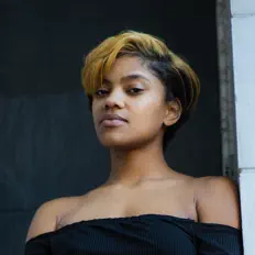 Val Underwoodを聴いたり、ミュージックビデオを鑑賞したり、経歴やツアー日程などを確認したりしましょう！