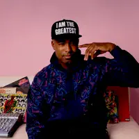 Écoutez undefined, regardez des vidéoclips, lisez la biographie, consultez les dates de tournée et plus encore !