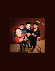 Posłuchaj wykonawcy SKPK, obejrzyj teledyski, przeczytaj biografię, zobacz daty tras koncertowych i nie tylko!