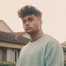 Musawwarrr सुनें, म्यूज़िक वीडियो देखें, बायो पढ़ें, दौरे की तारीखें और बहुत कुछ देखें!