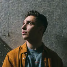 Ascolta EC Gold, guarda video musicali, leggi la biografia, vedi le date del tour & altro!