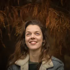 聆聽 Anna Fernhout、觀看音樂影片、閱讀小傳、查看巡演日期等！
