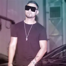 Escucha a Satiel, mira videos musicales, lee su biografía, consulta las fechas de las gira y más.