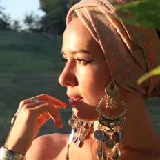 Carina la Dulce dinle, müzik videolarını izle, biyografisini oku, tur tarihlerini ve daha fazlasını gör!