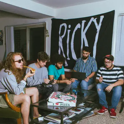 Escucha a Ricky, mira videos musicales, lee su biografía, consulta las fechas de las gira y más.